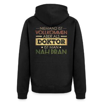 lustiger Spruch Doktor - Unisex Premium Bio Zip Hoodie - Schwarz - Hinten - Nico (187cm)