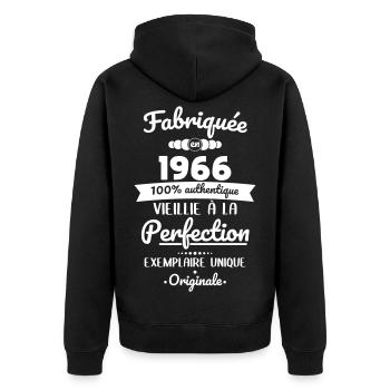Hergestellt 1966 – Perfekt gereift - Unisex Premium Bio Zip Hoodie - Schwarz - Hinten - Nico (187cm)