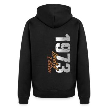 50. Geburtstag Jahrgang 1973. 50 Jahre - Unisex Premium Bio Zip Hoodie - Schwarz - Hinten - Nico (187cm)