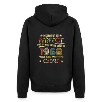 1968 Geburtstag Vintage Nobody is perfect - Unisex Premium Bio Zip Hoodie - Schwarz - Hinten - Nico (187cm)