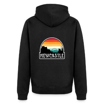 Newcastle England Flagge Skyline Reisesouvenir - Unisex Premium Bio Zip Hoodie - Schwarz - Hinten - Nico (187cm)