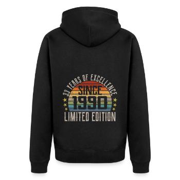 Limited Edition 1990 Geschenk Zum 33. Geburtstag - Unisex Premium Bio Zip Hoodie - Schwarz - Hinten - Nico (187cm)