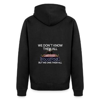We Don't Know Them All But We Owe Them All Veteran - Unisex Premium Bio Zip Hoodie - Schwarz - Hinten - Nico (187cm)