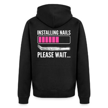 Nägel installieren Bitte warten Nagel Technician - Unisex Premium Bio Zip Hoodie - Schwarz - Hinten - Nico (187cm)