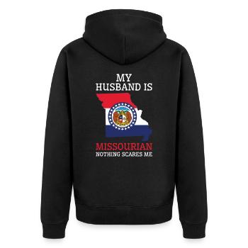 Nichts macht mir Angst Missourian Husband Missouri - Unisex Premium Bio Zip Hoodie - Schwarz - Hinten - Nico (187cm)
