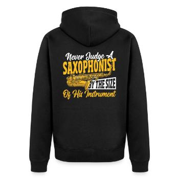 Beurteile niemals einen Saxophonisten nach der - Unisex Premium Bio Zip Hoodie - Schwarz - Hinten - Nico (187cm)