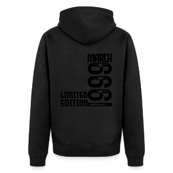 März 1999 Jubiläumsgeschenk. März 1999. März - Unisex Premium Bio Zip Hoodie - Schwarz - Hinten - Nico (187cm)