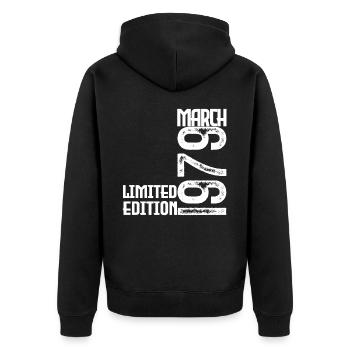 März 1979 Jubiläumsgeschenk. März 1979. März - Unisex Premium Bio Zip Hoodie - Schwarz - Hinten - Nico (187cm)