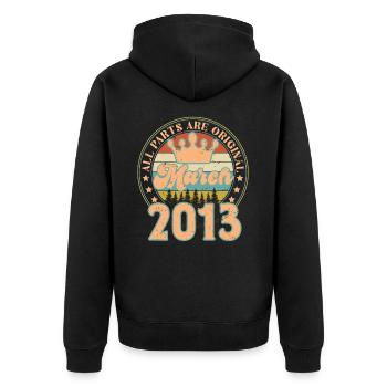März 2013. März 2013 Geburtstagsgeschenk. März. - Unisex Premium Bio Zip Hoodie - Schwarz - Hinten - Nico (187cm)
