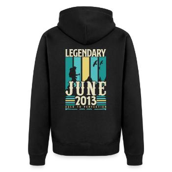 Juni 2013 Geburtstagsgeschenk, Jahrgang Juni 2013. - Unisex Premium Bio Zip Hoodie - Schwarz - Hinten - Nico (187cm)