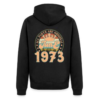 Juni 1973. Juni 1973 Geburtstagsgeschenk. Juni - Unisex Premium Bio Zip Hoodie - Schwarz - Hinten - Nico (187cm)