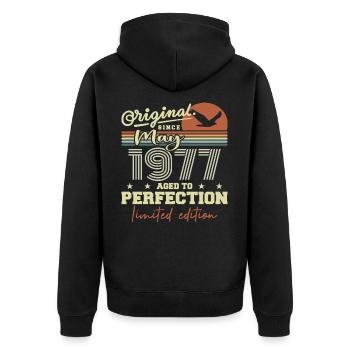 Mai 1977 | Mai 1977 Mai 1977 Geburtstagsgeschenk - Unisex Premium Bio Zip Hoodie - Schwarz - Hinten - Nico (187cm)