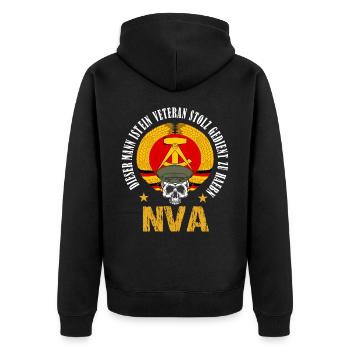 Stolzer NVA Veteran der DDR Armee - Unisex Premium Bio Zip Hoodie - Schwarz - Hinten - Nico (187cm)
