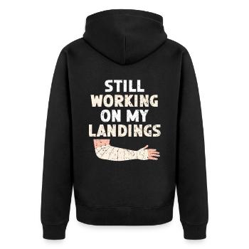 Ich arbeite immer noch an meinen Landungen Broken Hand Verletzung - Unisex Premium Bio Zip Hoodie - Schwarz - Hinten - Nico (187cm)