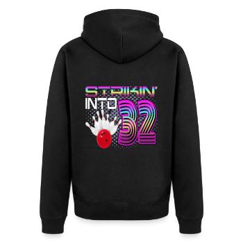 Striking Into 32 Bowling Bowler 32. Geburtstag - Unisex Premium Bio Zip Hoodie - Schwarz - Hinten - Nico (187cm)