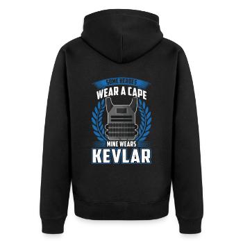 Mein Held Trägt Kevlar - Freundin Eines Polizisten - Unisex Premium Bio Zip Hoodie - Schwarz - Hinten - Nico (187cm)