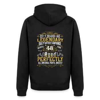 Vintage Légendaire - Vieilli parfaitement 48ème anniversaire - Veste à capuche bio Premium Unisexe - noir - Dos - Nico (187cm)
