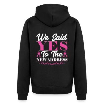 Wir Sagten Ja Zur Neuen Adresse – Hausbesitzer - Unisex Premium Bio Zip Hoodie - Schwarz - Hinten - Nico (187cm)