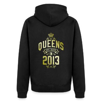 Queens born in 2013 - Unisex Premium Bio Zip Hoodie - Schwarz - Hinten - Nico (187cm)
