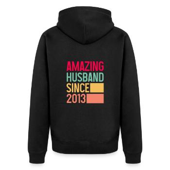 Ehemann seit 2013 Hochzeit Ehefrau Geschenk - Unisex Premium Bio Zip Hoodie - Schwarz - Hinten - Nico (187cm)