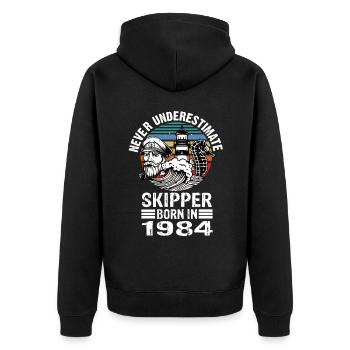 Never Underestimate Skipper born in 1984 - Unisex Premium Bio Zip Hoodie - Schwarz - Hinten - Nico (187cm)