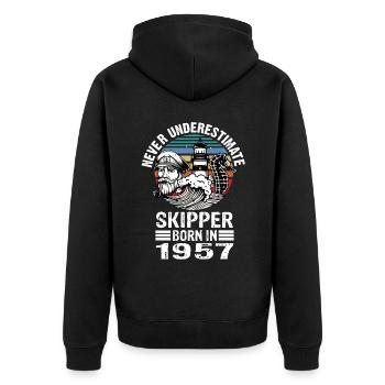 Never Underestimate Skipper né en 1957 - Veste à capuche bio Premium Unisexe - noir - Dos - Nico (187cm)
