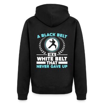 Ein schwarzer Gürtel ist ein weißer Gürtel, der nie aufgegeben hat - Unisex Premium Bio Zip Hoodie - Schwarz - Hinten - Nico (187cm)