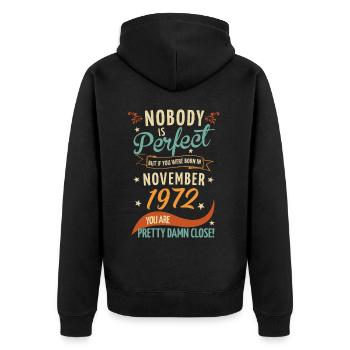 Personne n’est parfait né en novembre 1972 - Veste à capuche bio Premium Unisexe - noir - Dos - Nico (187cm)