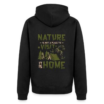Die Natur Ist Kein Ort, Den Man Besucht. - Unisex Premium Bio Zip Hoodie - Schwarz - Hinten - Nico (187cm)