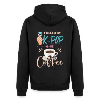 Angetrieben von K-Pop und Kaffee - Unisex Premium Bio Zip Hoodie - Schwarz - Hinten - Nico (187cm)