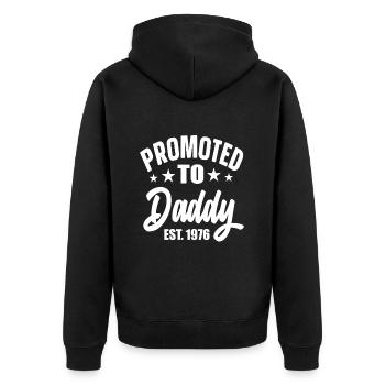 Promoted To Daddy Est 1976 - Unisex Premium Bio Zip Hoodie - Schwarz - Hinten - Nico (187cm)