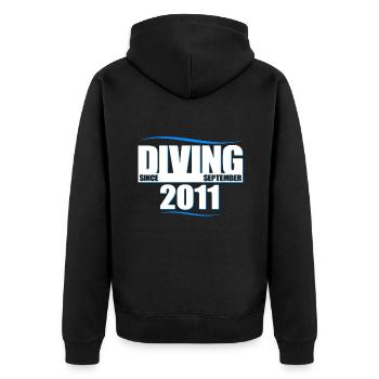Taucher Geburtstag - Diving since September 2011 - Unisex Premium Bio Zip Hoodie - Schwarz - Hinten - Nico (187cm)