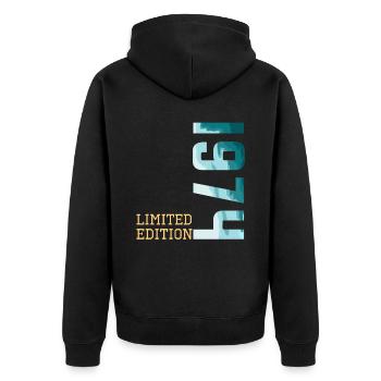 1974 Limited Edition - Unisex Premium Bio Zip Hoodie - Schwarz - Hinten - Nico (187cm)