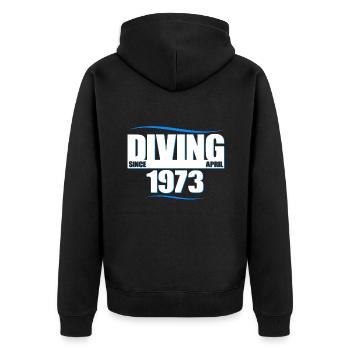 Anniversaire du plongeur - Plongée depuis avril 1973 - Veste à capuche bio Premium Unisexe - noir - Dos - Nico (187cm)