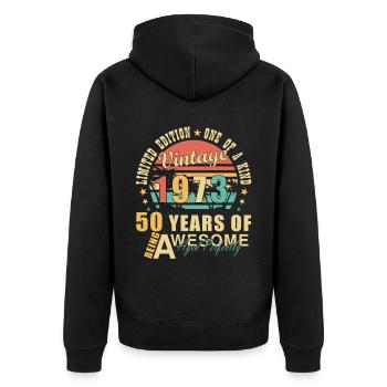 50. Geburtstag Jahrgang 1973. 50 Jahre - Unisex Premium Bio Zip Hoodie - Schwarz - Hinten - Nico (187cm)