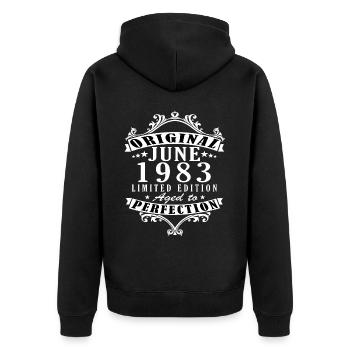Juin 1983. Anniversaire Juin 1983 Cadeau Juin 1983 - Veste à capuche bio Premium Unisexe - noir - Dos - Nico (187cm)