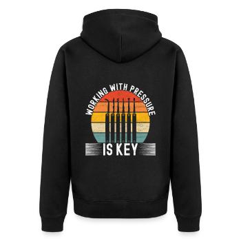Schlüsseldienst Locksmith Dietrich - Unisex Premium Bio Zip Hoodie - Schwarz - Hinten - Nico (187cm)