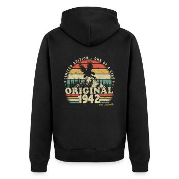 1942 Vintage Jahrgang 80 Geburtstag Retro - Unisex Premium Bio Zip Hoodie - Schwarz - Hinten - Nico (187cm)