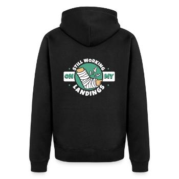 Ich arbeite immer noch an meinen Landungen, gebrochener Fingerknochen - Unisex Premium Bio Zip Hoodie - Schwarz - Hinten - Nico (187cm)