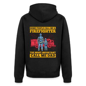 Manche Leute nennen mich am häufigsten Feuerwehrmann - Unisex Premium Bio Zip Hoodie - Schwarz - Hinten - Nico (187cm)