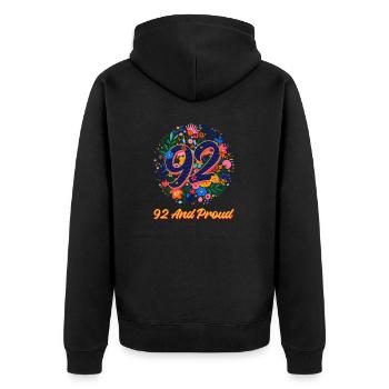 92. Geburtstag 92 und stolz - Unisex Premium Bio Zip Hoodie - Schwarz - Hinten - Nico (187cm)