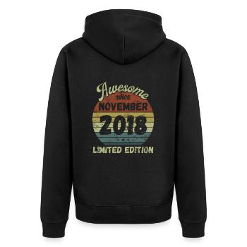 Awesome since November 2018 - Geburtstag - Unisex Premium Bio Zip Hoodie - Schwarz - Hinten - Nico (187cm)