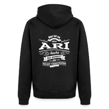 ARI, DER KATALYSATOR FÜR DEINEN ERFOLG - Unisex Premium Bio Zip Hoodie - Schwarz - Hinten - Nico (187cm)
