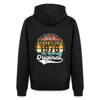 Original Dezember 1976 Jahrgang Geburtstag 1976 - Unisex Premium Bio Zip Hoodie - Schwarz - Hinten - Nico (187cm)
