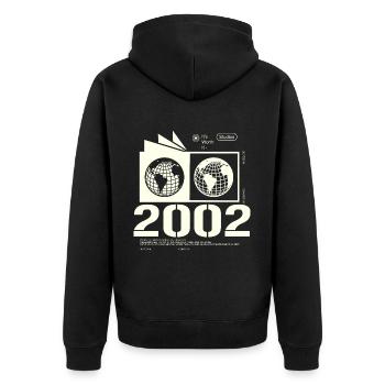 Jahrgang 2002 Retro Geburtstag Geschenk 2002 - Unisex Premium Bio Zip Hoodie - Schwarz - Hinten - Nico (187cm)