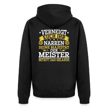 Der Meister betritt das Gelände - Meisterprüfung - Unisex Premium Bio Zip Hoodie - Schwarz - Hinten - Nico (187cm)