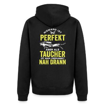 Niemand ist perfekt aber als Taucher ziemlich nah - Unisex Premium Bio Zip Hoodie - Schwarz - Hinten - Nico (187cm)