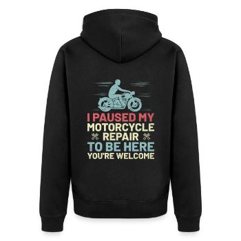 Ich habe meine Motorradreparatur pausiert, um hier zu sein, du bist wir - Unisex Premium Bio Zip Hoodie - Schwarz - Hinten - Nico (187cm)