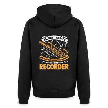 Ich bin in einer festen Beziehung mit meinem Recorder M - Unisex Premium Bio Zip Hoodie - Schwarz - Hinten - Nico (187cm)