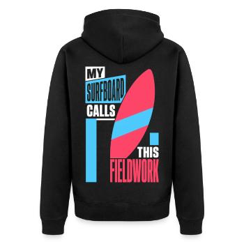 Surfen – My Surfboard Calls This Fieldwork - Unisex Premium Bio Zip Hoodie - Schwarz - Hinten - Nico (187cm)
